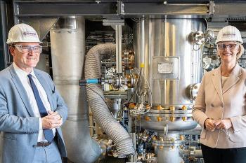 Evonik und Siemens nehmen Versuchsanlage in Betrieb