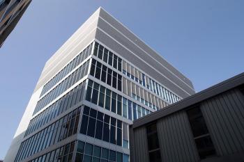 Merck eröffnet in Darmstadt hochmodernes Forschungszentrum für Elektronikanwendungen